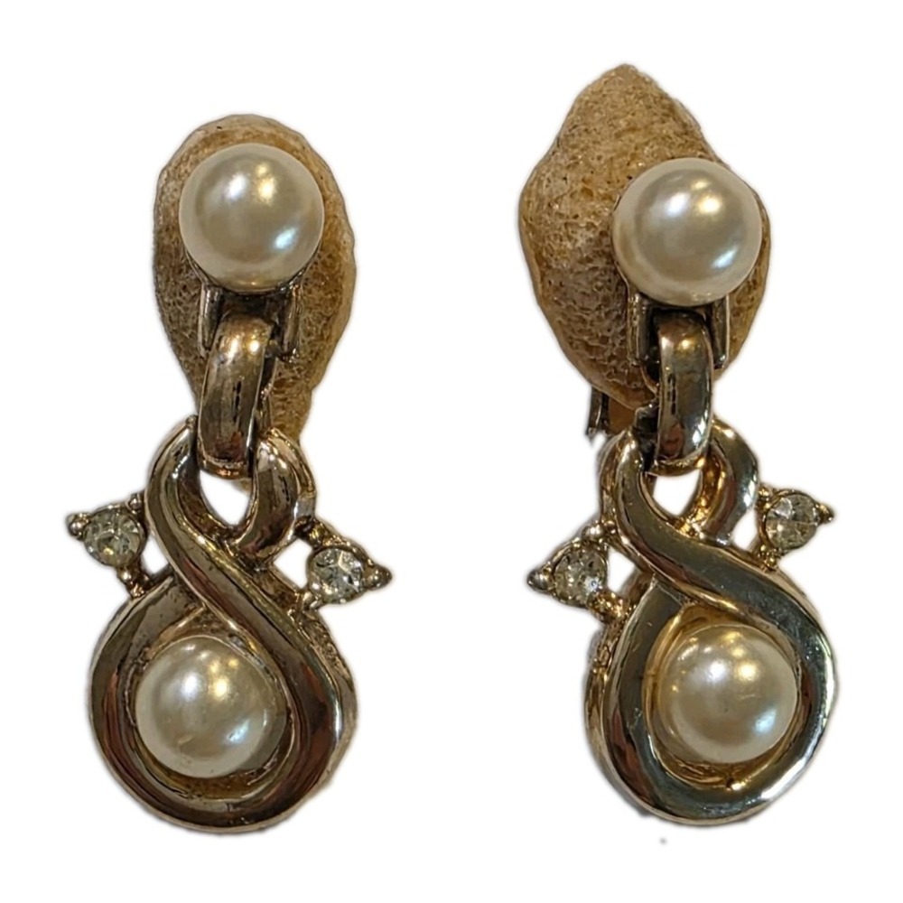 Vtg Crown Trifari Faux Pearl Rhinestone Gold Tone Twist Clip On Earrings